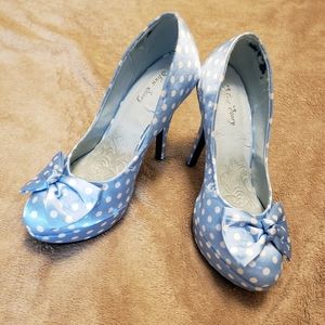 Show Story high heels